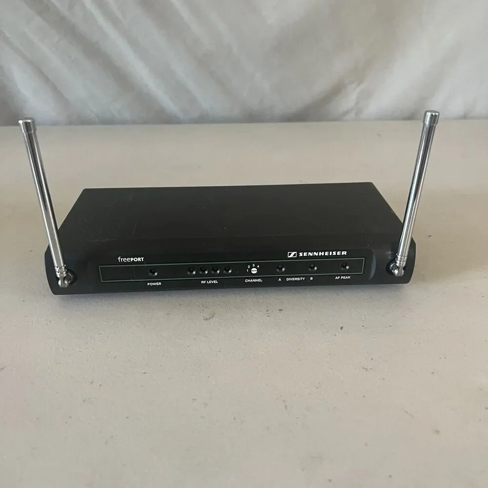 Sennheiser Microphone Diversity Receiver EM1-C Freeport Base Only. Excellent!